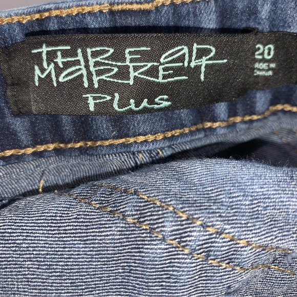 THREAD MARKET Plus Acid Washed Lace Embellished Raw Hem Shorts Sz 20 - Picture 5 of 7